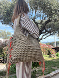 Cabas crochet fait main avec franges taupes et oranges porté épaule, modèle Calanque XL, pièce unique Milou & Milette
