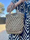 Cabas au crochet maille ajourée couleur taupe avec pochette intérieure liens coulissants , léger, unique signé Milou & Milette