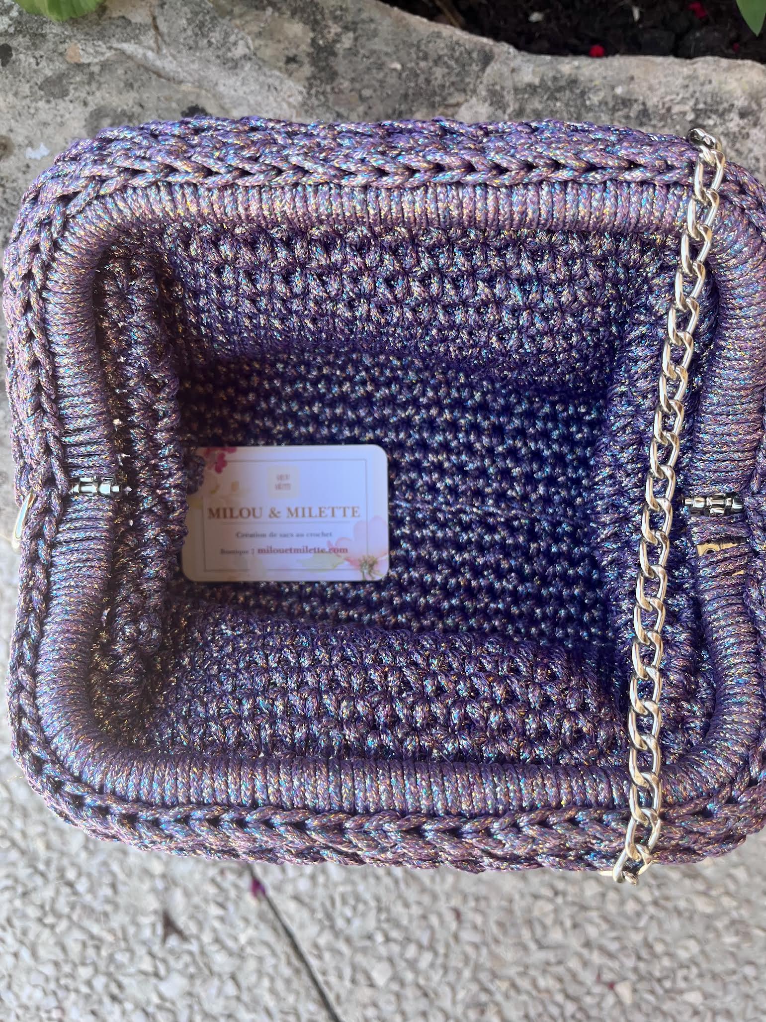 Sac au crochet violet irisé