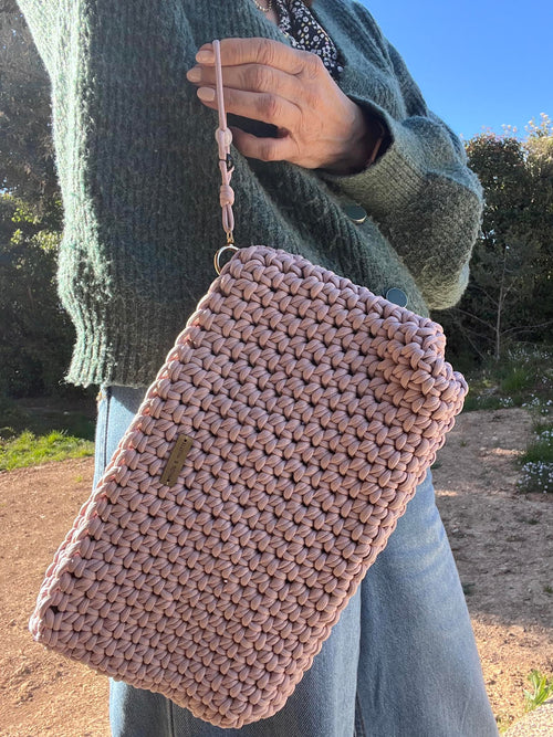 pochette crochet fait main rose poudré femme -pochette bohème Mistral - Milou et Milette