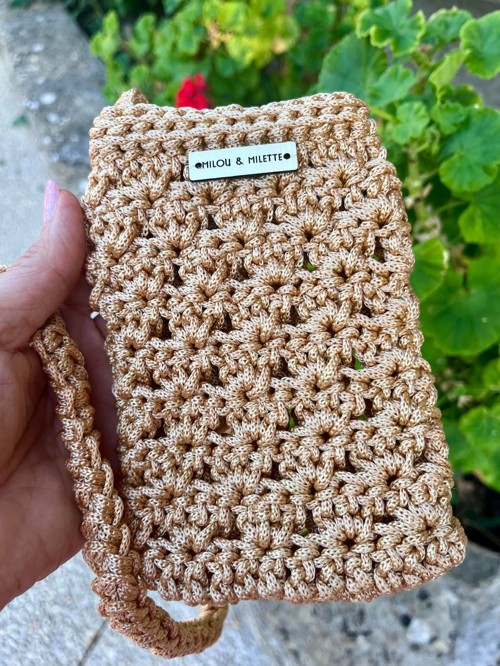 Pochette de téléphone crochetée à la main en Provence . Pièce unique. Milou & Milette