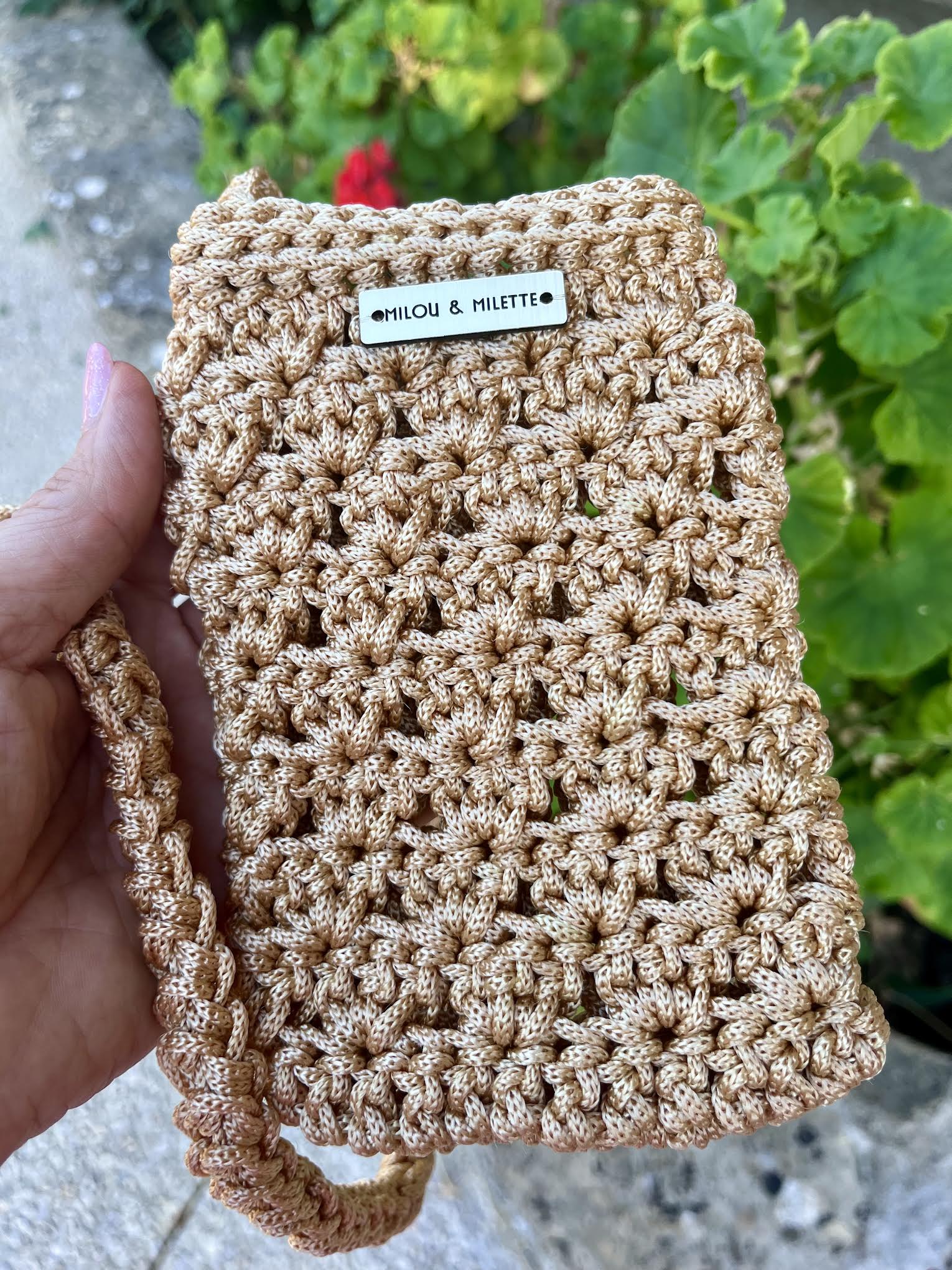 Pochette de téléphone crochetée à la main en Provence . Pièce unique. Milou & Milette