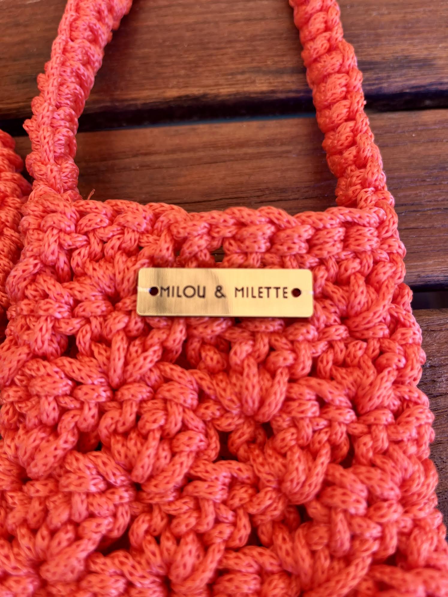 Pochette de téléphone corail soleil couchant - Crochetée à la main - Milou & Milette