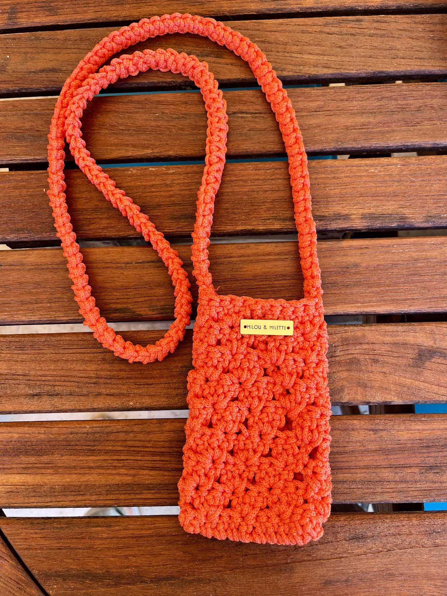 Pochette de téléphone corail soleil couchant - Crochetée à la main - Milou & Milette