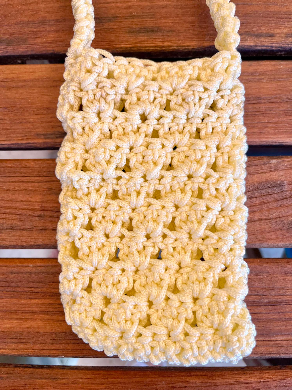 Pochette téléphone vanille dos
