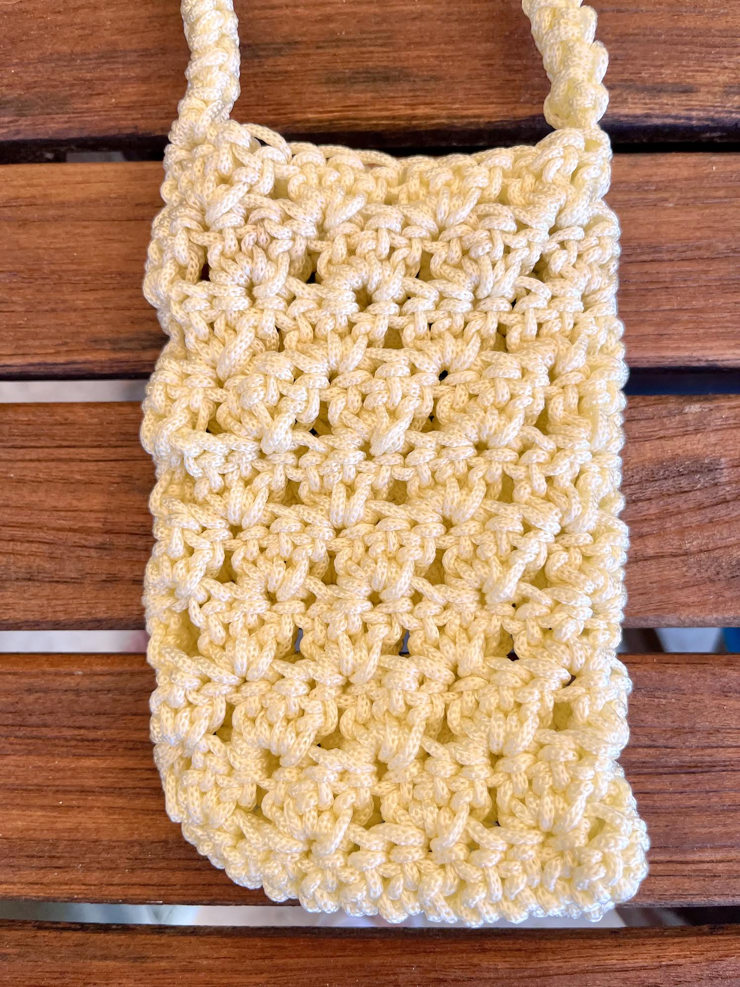 Pochette téléphone vanille dos
