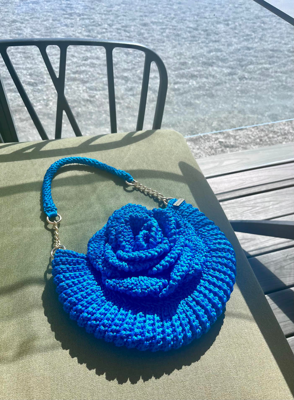 Sac fleur bleu au crochet fabrication artisanale fait main, création unique Milou & Milette Provence Méditerranée