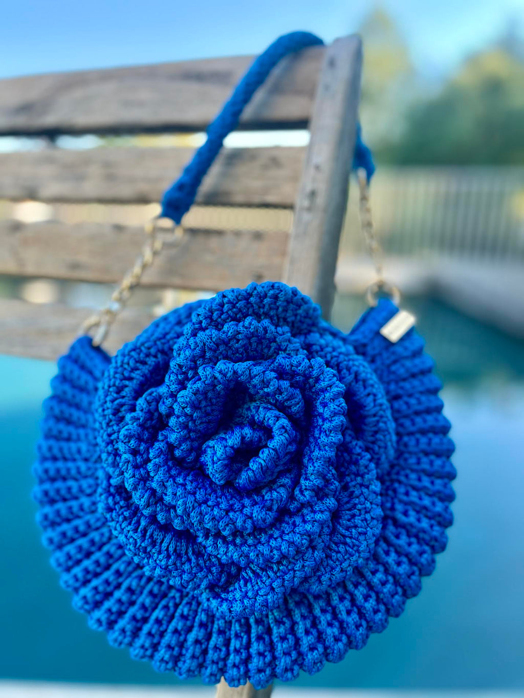 Sac fleur, bleu électrique ,au crochet fabrication artisanale fait main, création unique Milou & Milette Provence Méditerranée, léger
