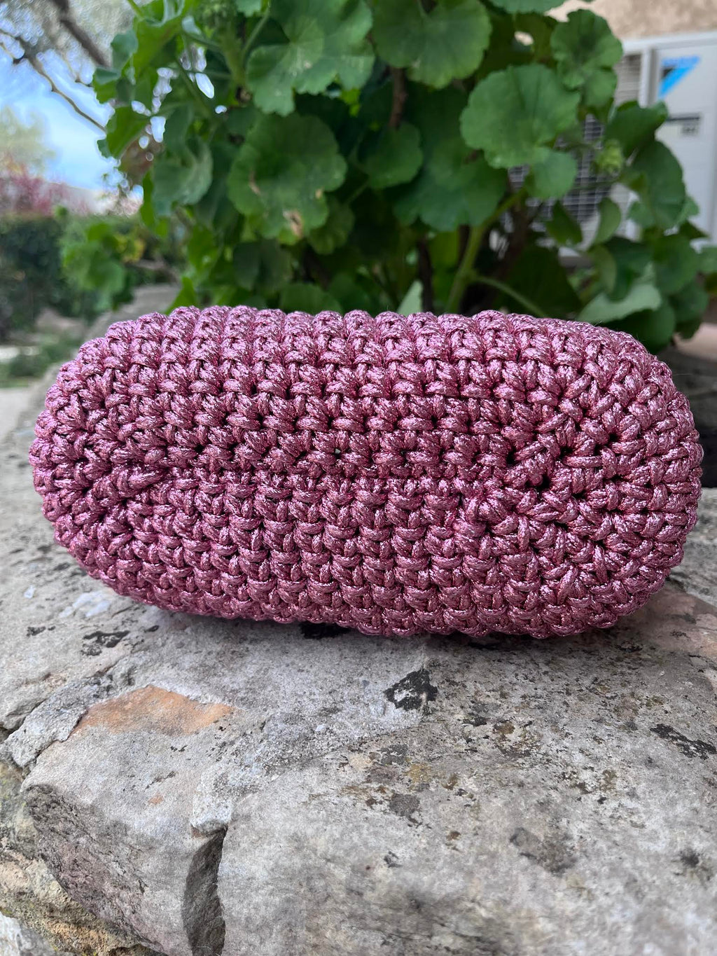 petit sac crochet fait main rose brillant femme - sac bohème Riviera - Milou et Milette- détail dessous