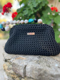Sac crochet noir fait main avec anse perles bleues et blanches - Riviera M Milou & Milette 