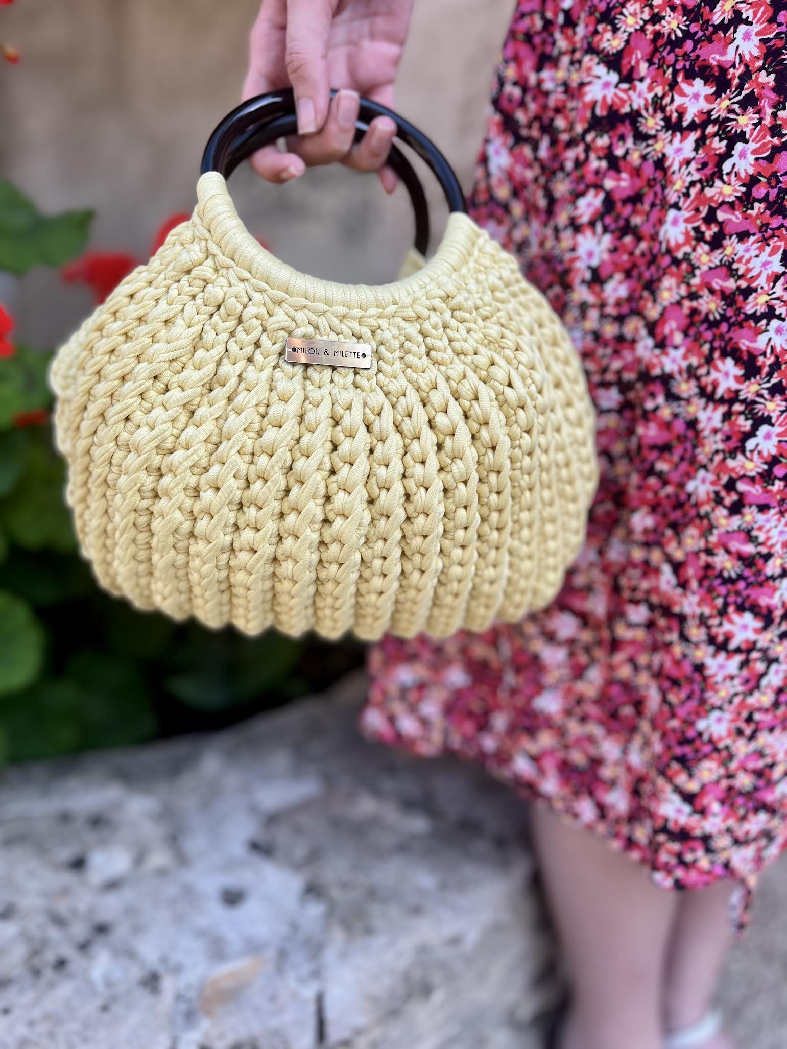 Sac au crochet jaune entièrement fait main, collection Mistral par Milou & Milette. Une création artisanale solaire et élégante inspirée de la M&diterranée
