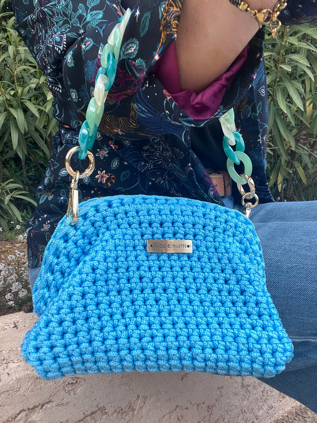 sac crochet femme bleu azur fait main Riviera Provence Milou et Milette- porté