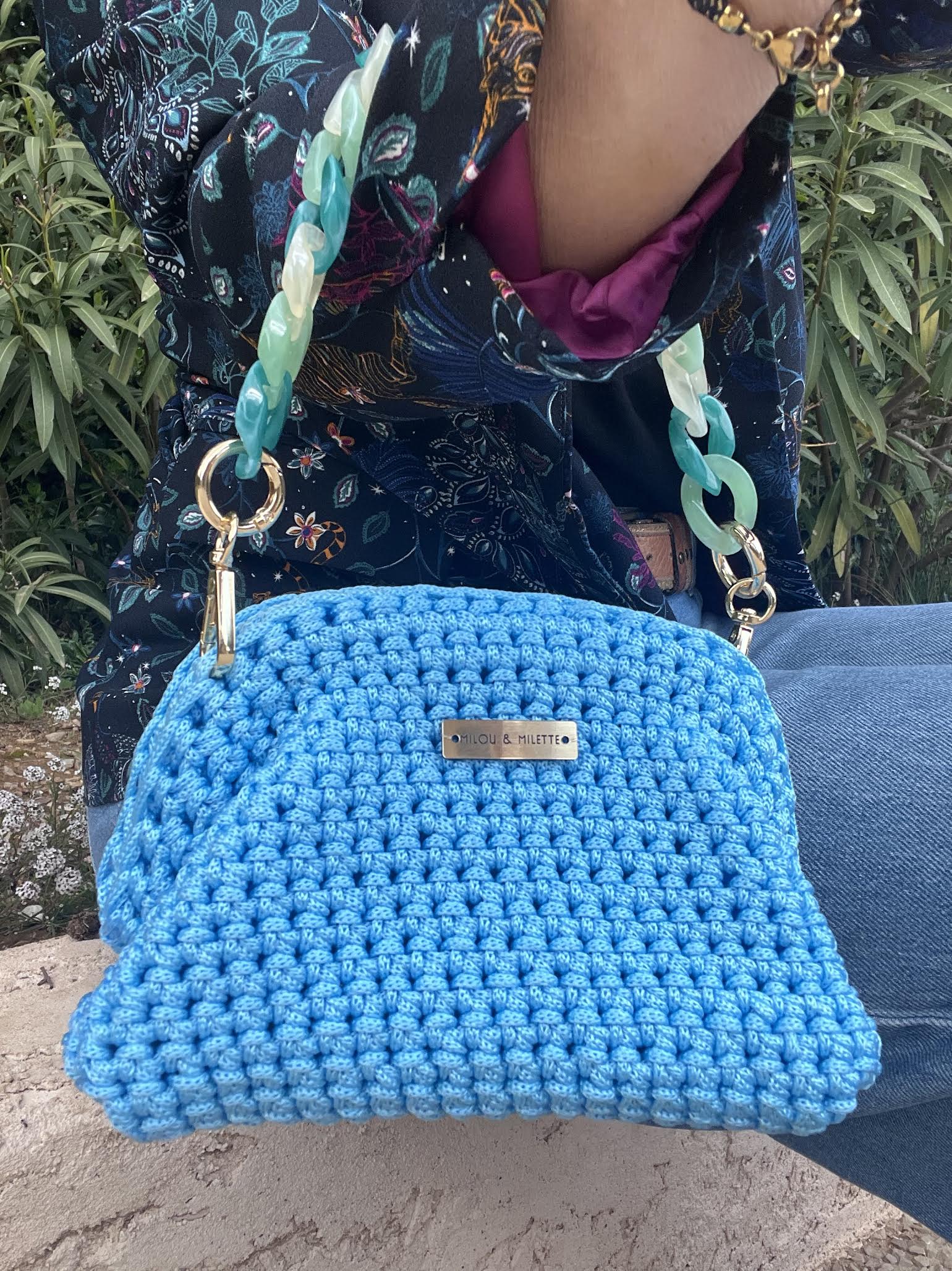 sac crochet femme bleu azur fait main Riviera Provence Milou et Milette- porté