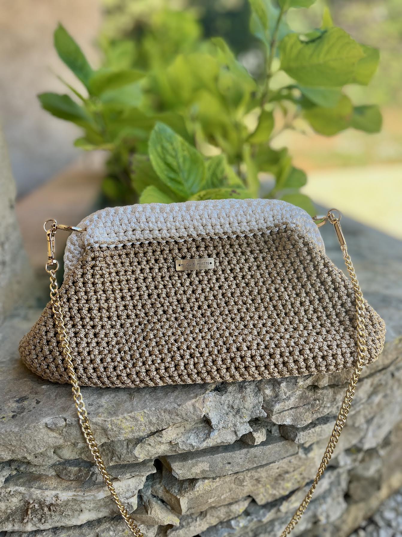 Sac crochet fait main beige et écru. Pièce unique, fabrication artisanale française. Elégant, structuré et idéal pour l'été
