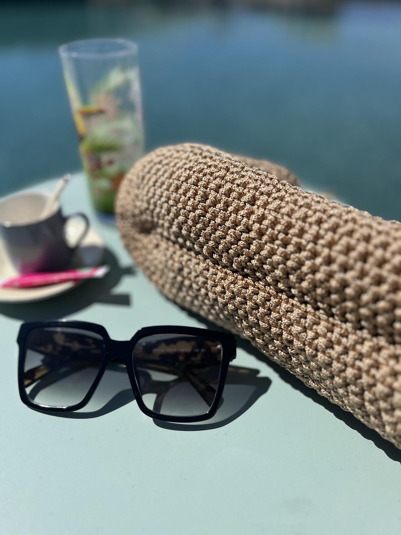Sac crochet fait main beige et écru. Pièce unique, fabrication artisanale française. Elégant, structuré et idéal pour l'été