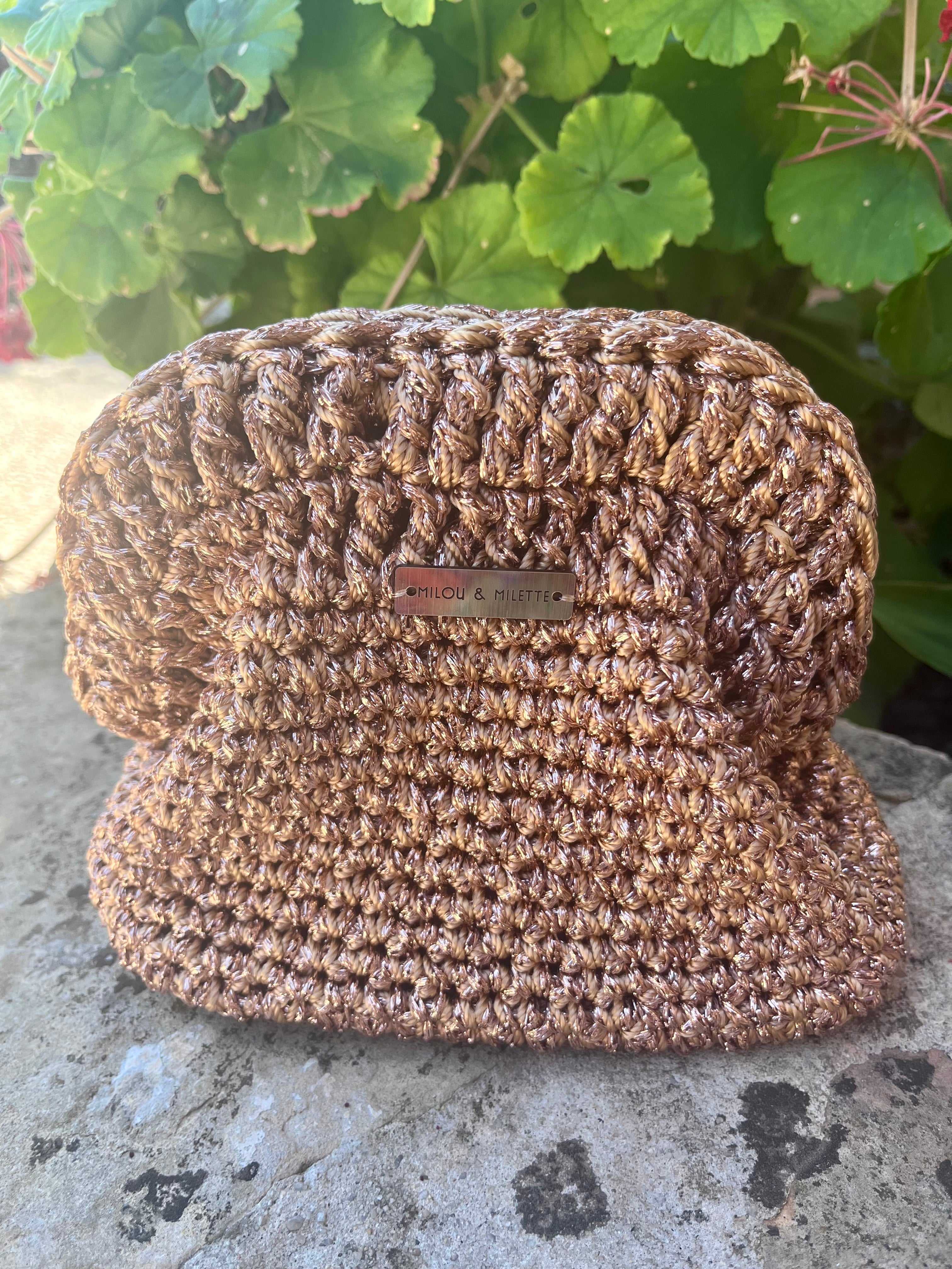 Sac au crochet bronze réalisé entièrement à la main. Une création artisanale française unique, élégante et lumineuse signée Milou & Milette