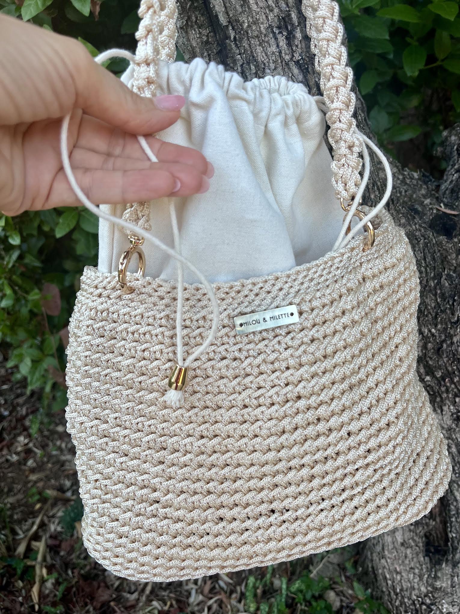 Sac cabas écru crocheté à la main par Milou & Milette dans le sud de la france
Détail de la pochette intérieure et finitions