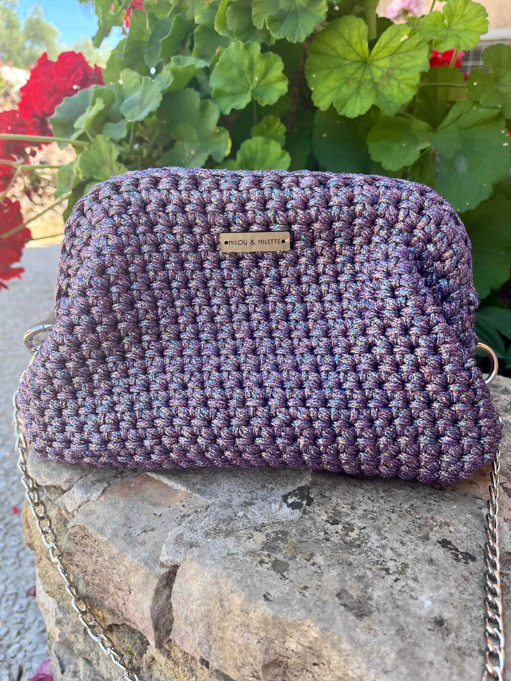 Sac au crochet violet irisé
