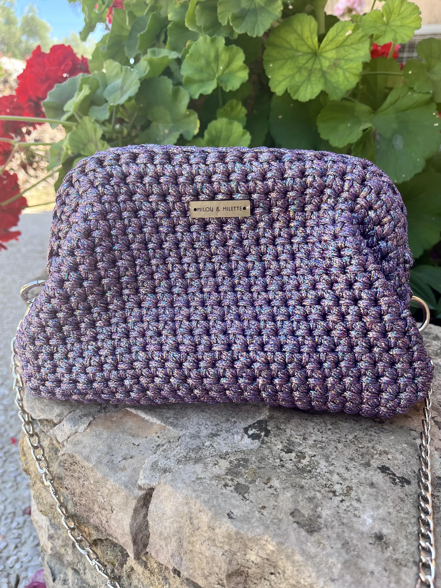 Sac au crochet violet irisé
