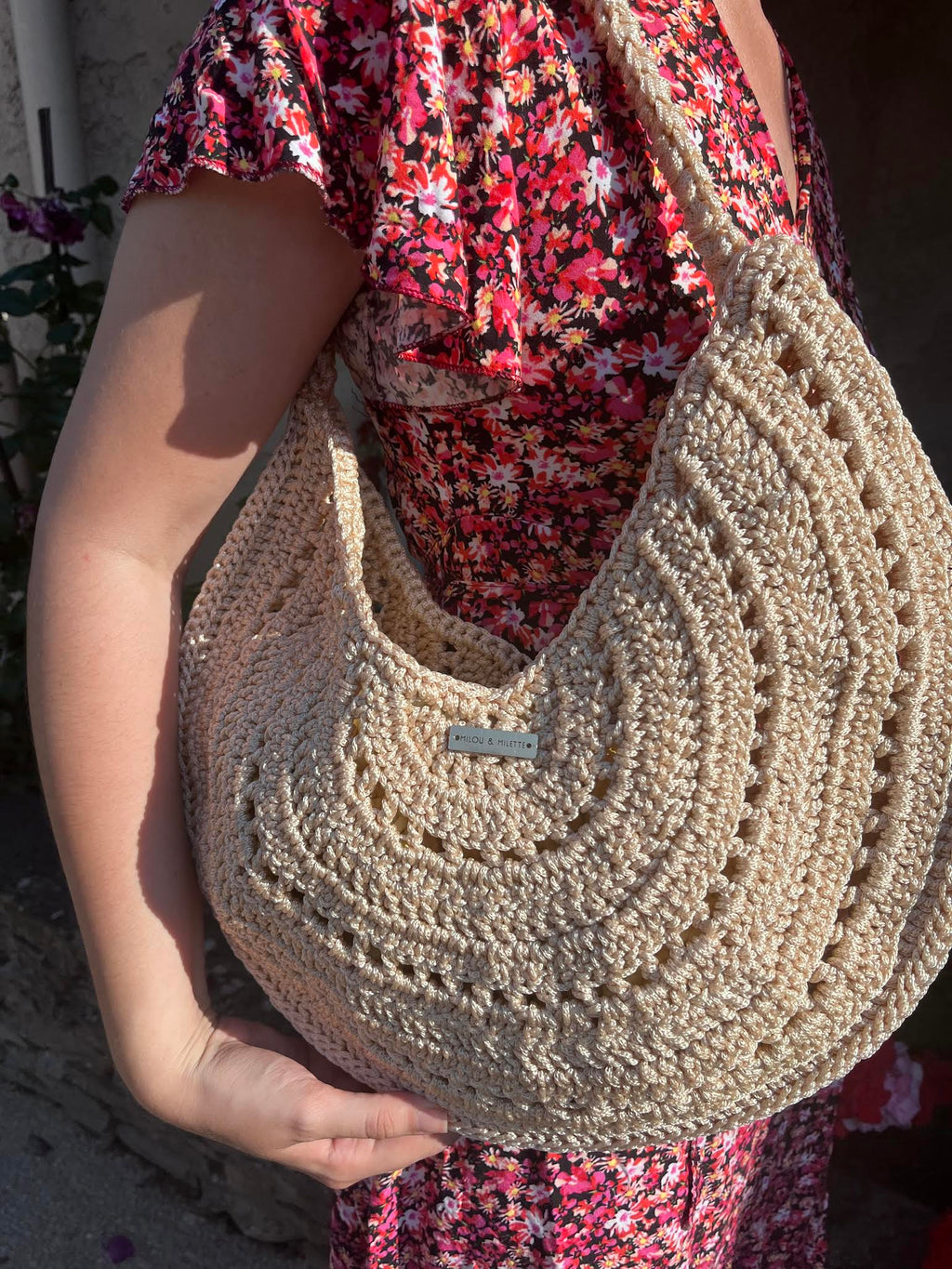 Sac rond- crocheté main- bandoulière crochetée- beige sable- fermeture aimantée