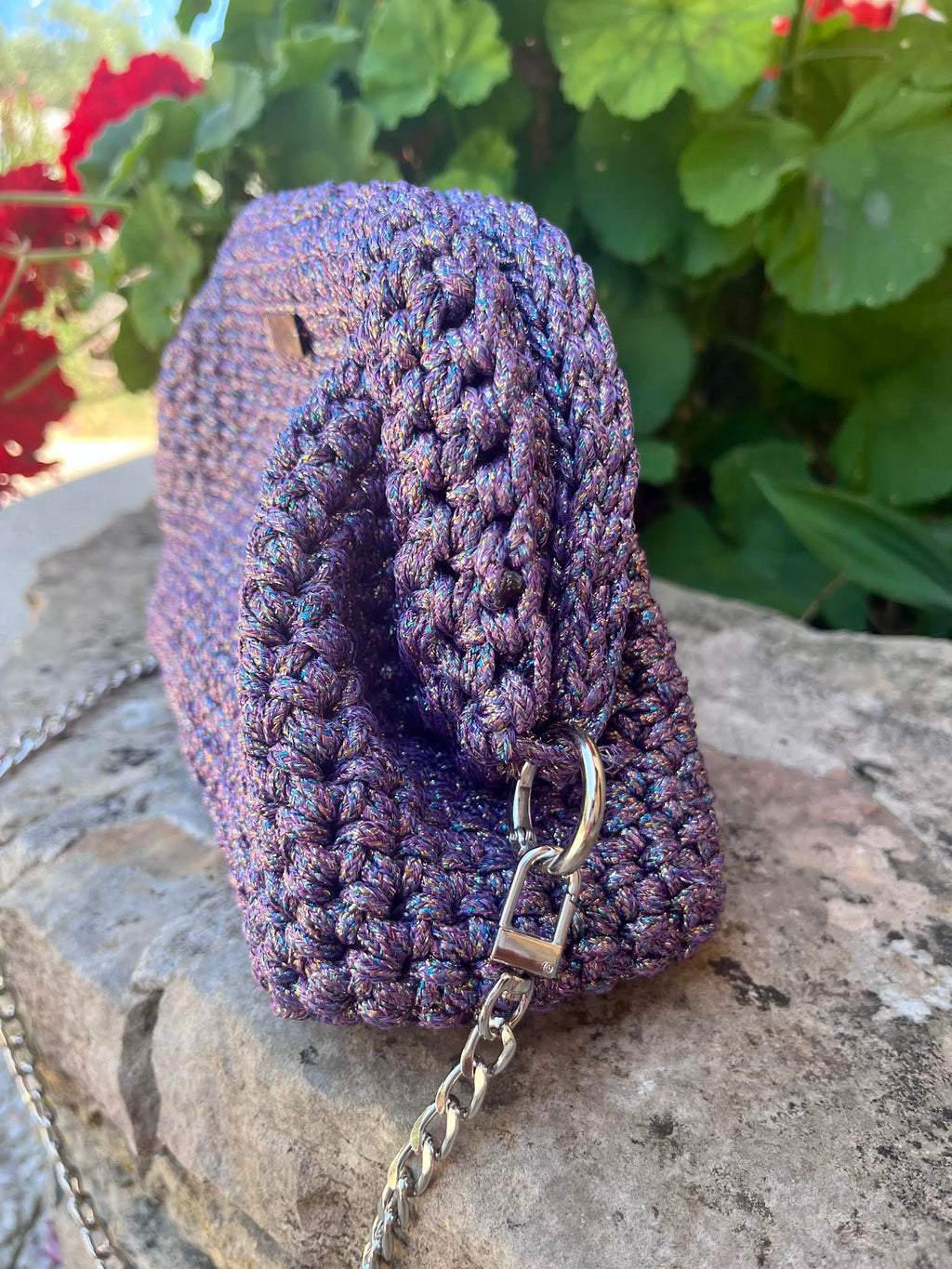 Sac au crochet violet irisé