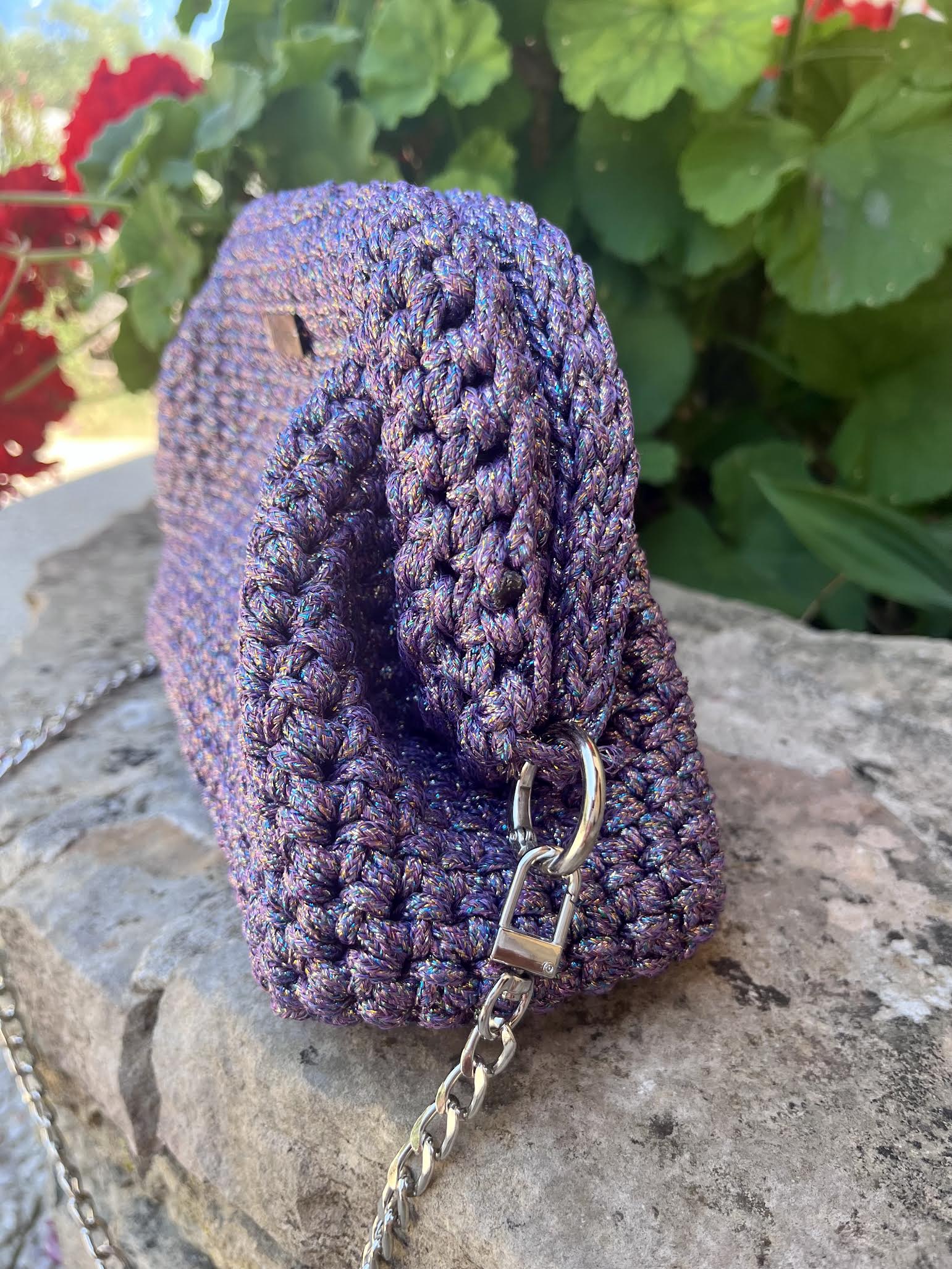 Sac au crochet violet irisé