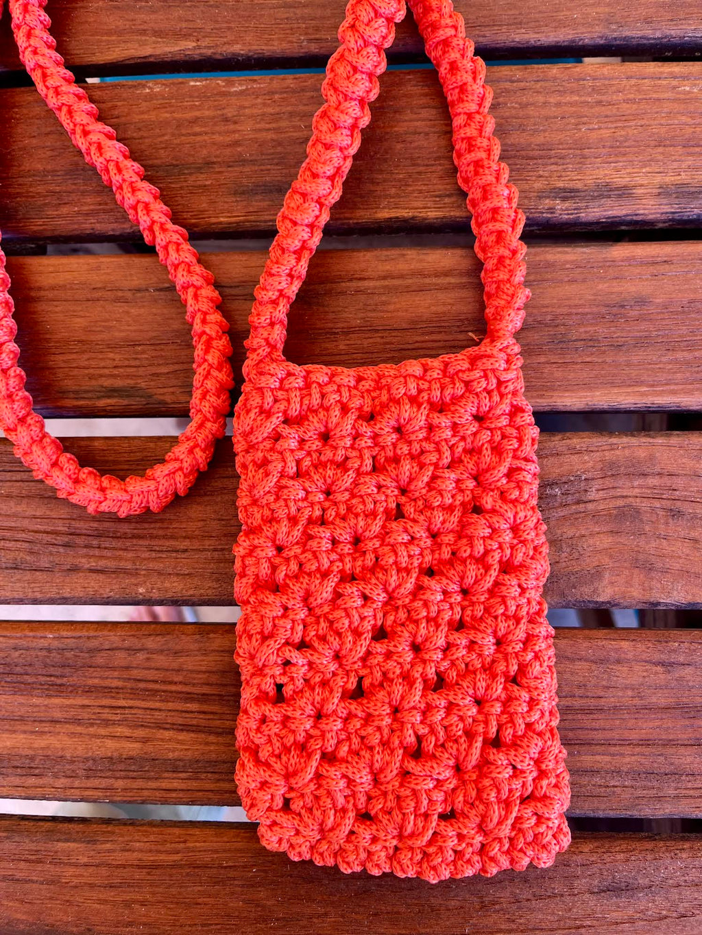 Pochette de téléphone corail soleil couchant - Crochetée à la main - Milou & Milette