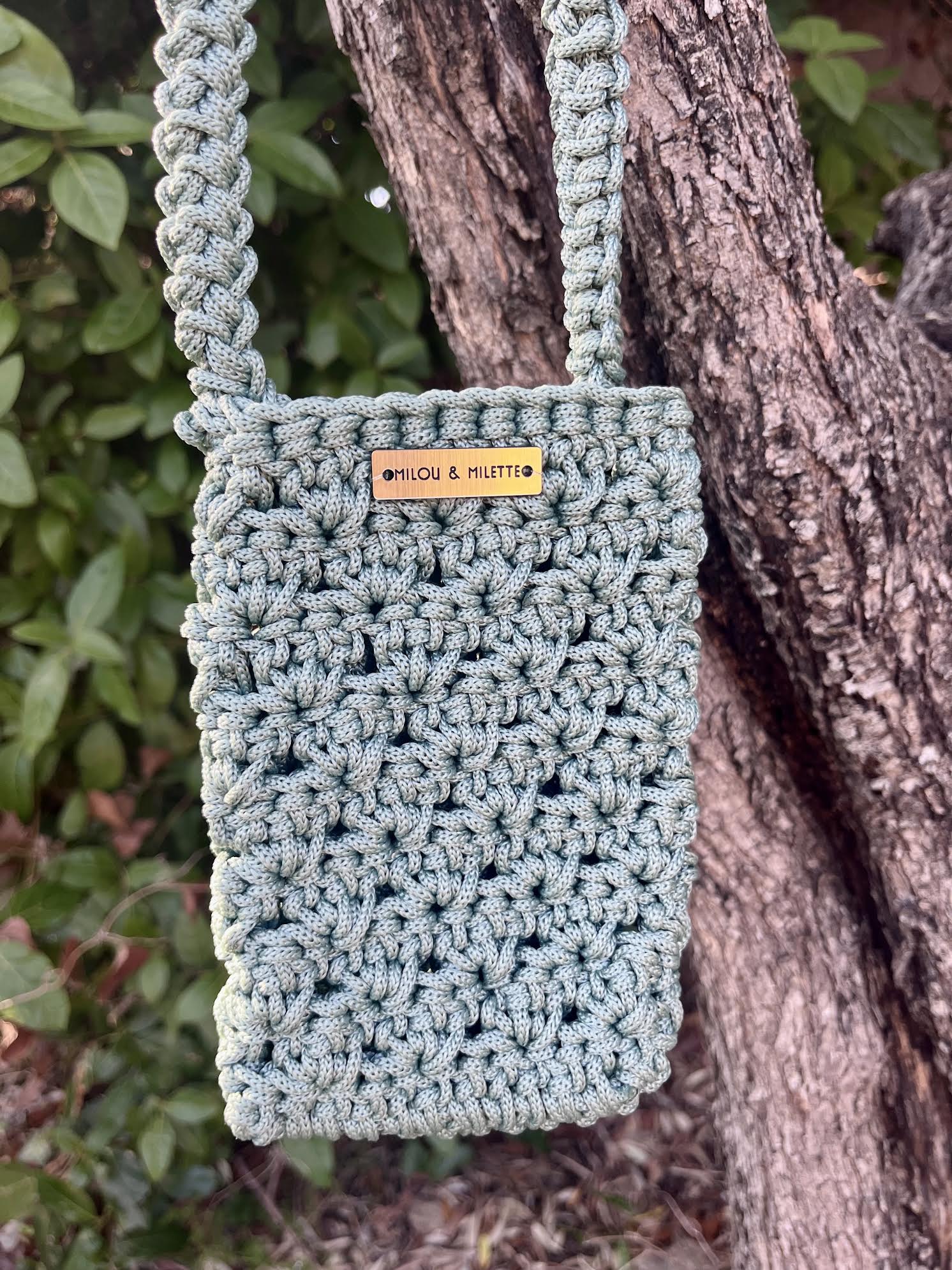 Pochette de tel vert sauge- crochet- France - Milou & Milette - Zoom