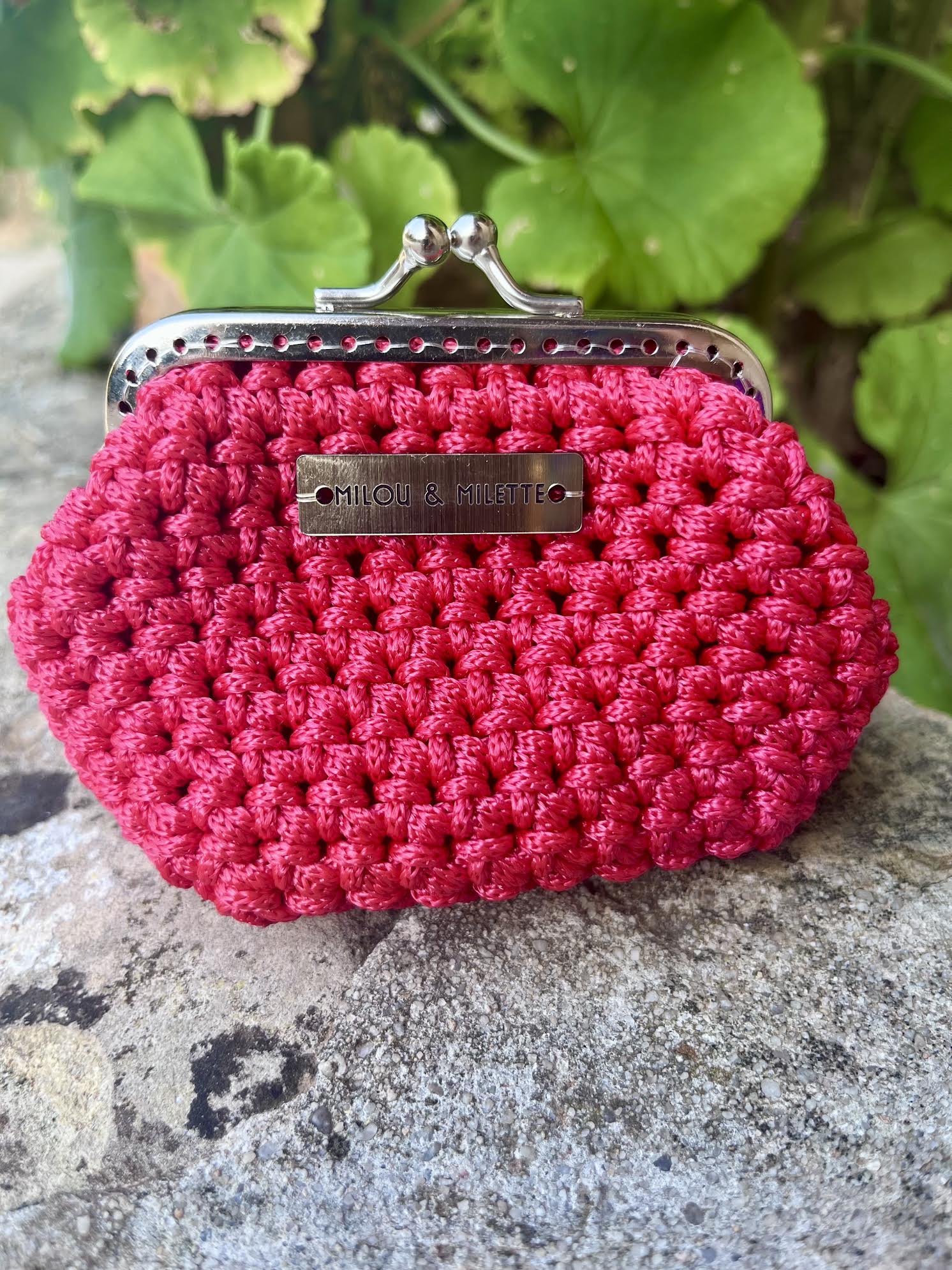 Porte monnaie au crochet - fait main- framboise- fermoir en métal