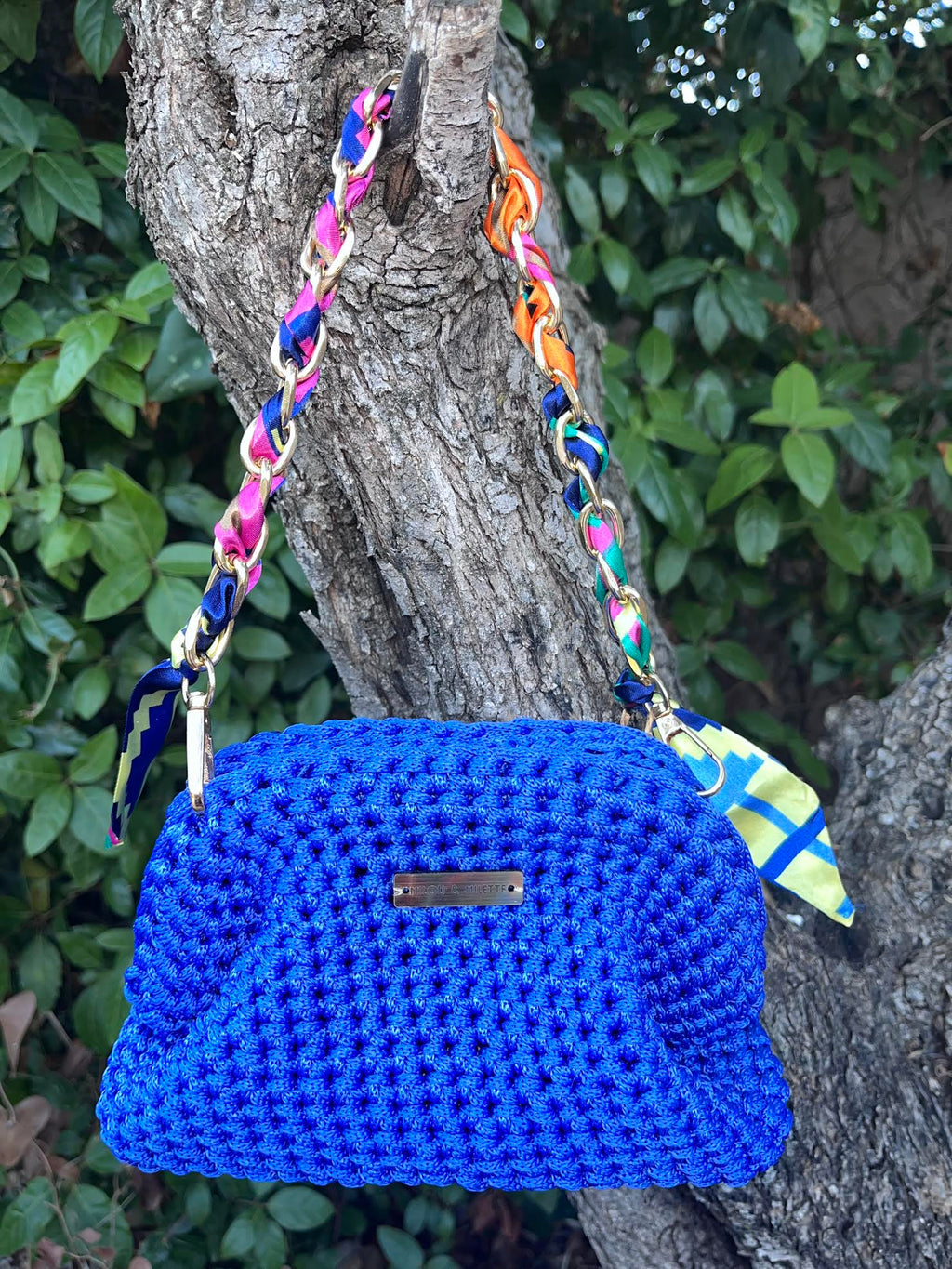 Sac au crochet fait main Riviera bleu électrique suspendu