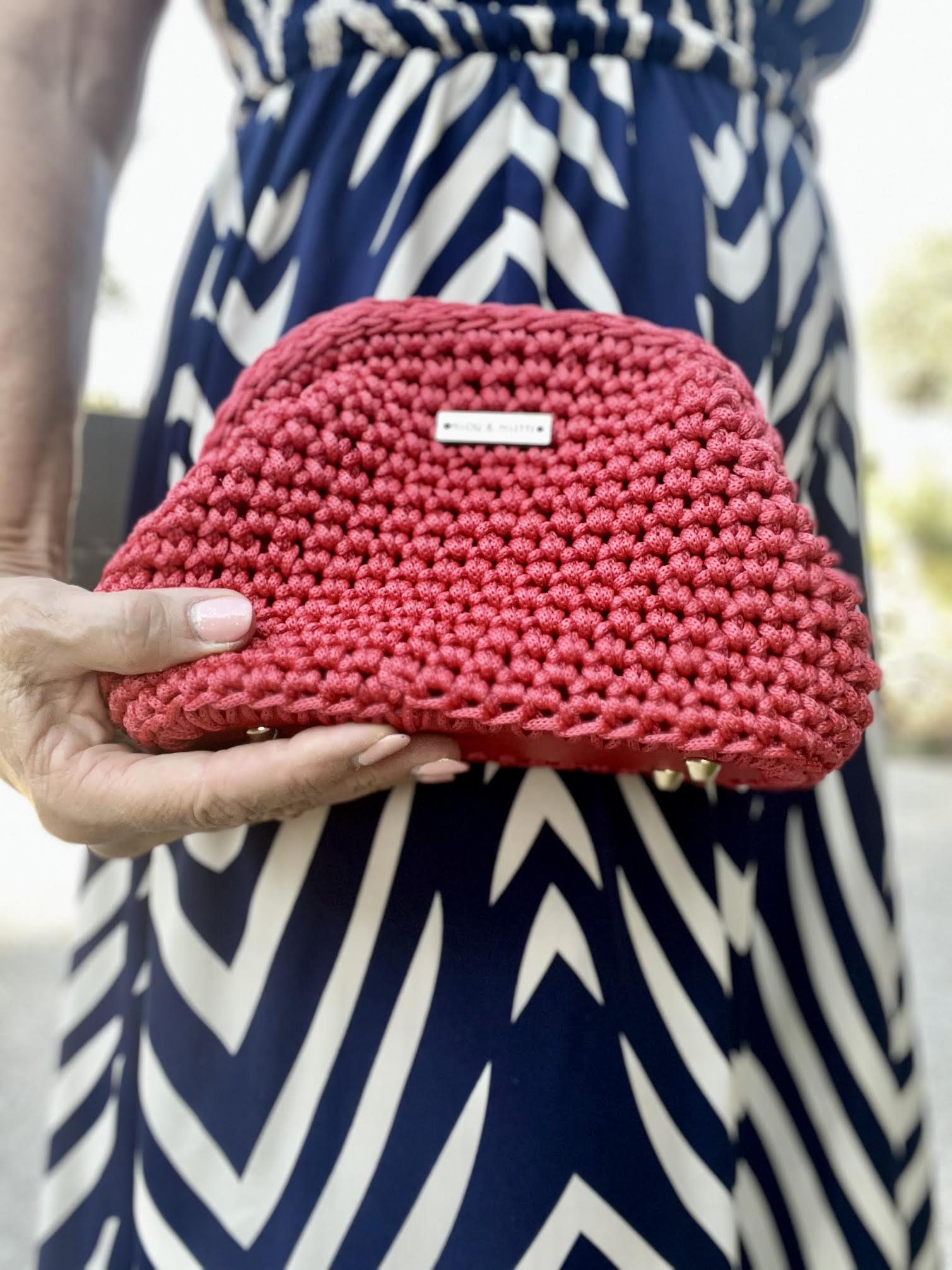 Sac au crochet rouge corail de face fait main Milou & Milette porté