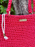 Sac rouge au crochet entièrement fait main. Pièce unique élégante et pratique imaginée et confectionnée en France par Milou & Milette
Zoom matière