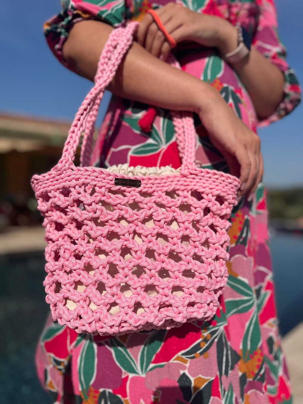 sac crocher rose cabas porté
